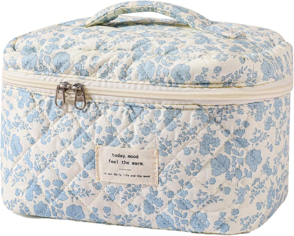 uekeboag Large Travel Quilted Makeup Bag for Women, Floral Cotton Cosmetic Bag, Coquette Aesthetic Floral Toiletry Organizer Bag (01Lithtblue-flower)